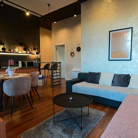 Stylish Two Bedroom House With Private Pool Tirana Rum bild
