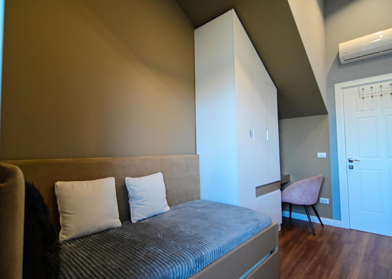 Stylish Two Bedroom House With Private Pool Tirana Exteriör bild