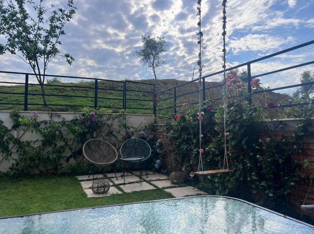Stylish Two Bedroom House With Private Pool Tirana Exteriör bild