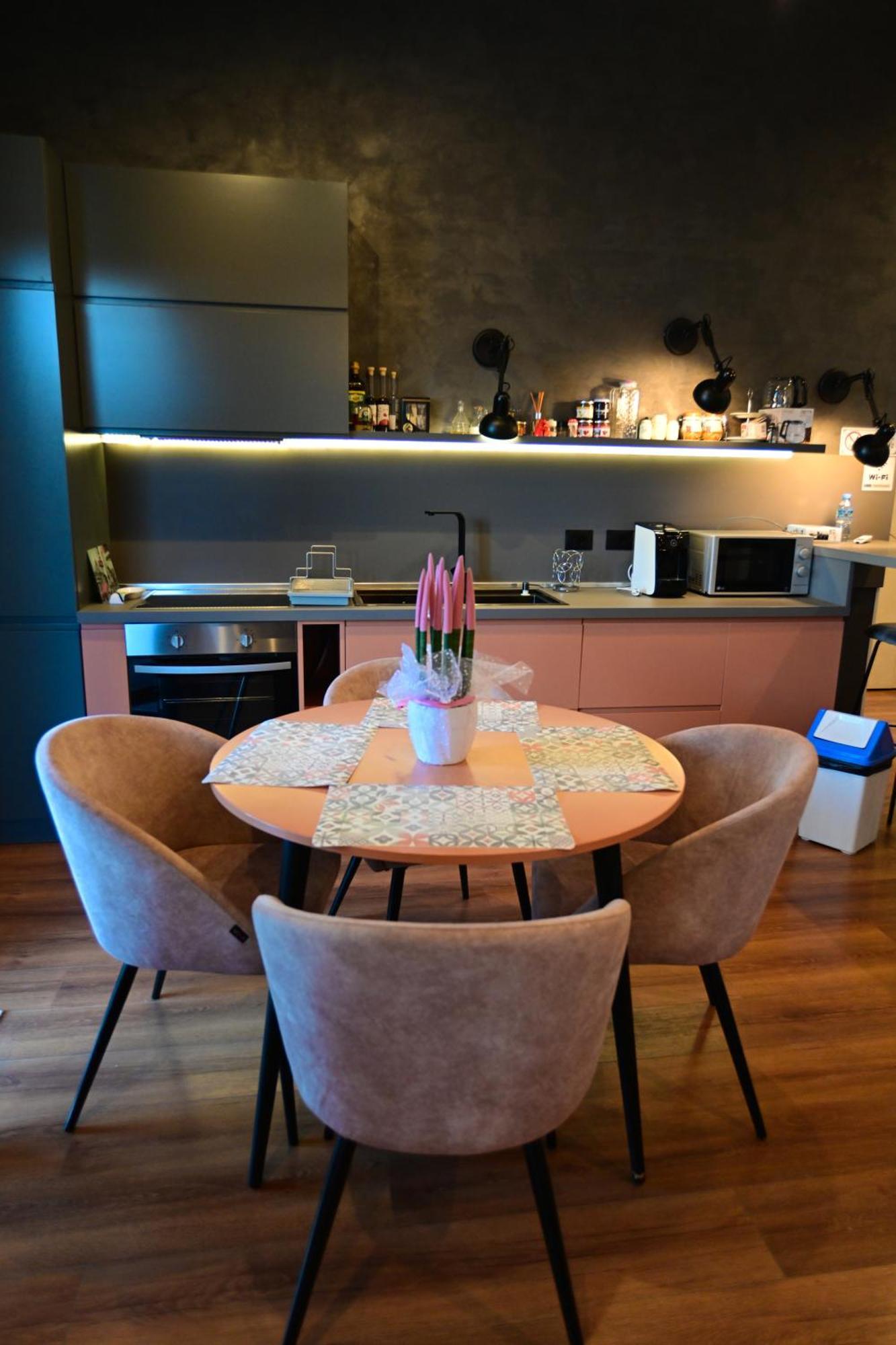 Stylish Two Bedroom House With Private Pool Tirana Rum bild
