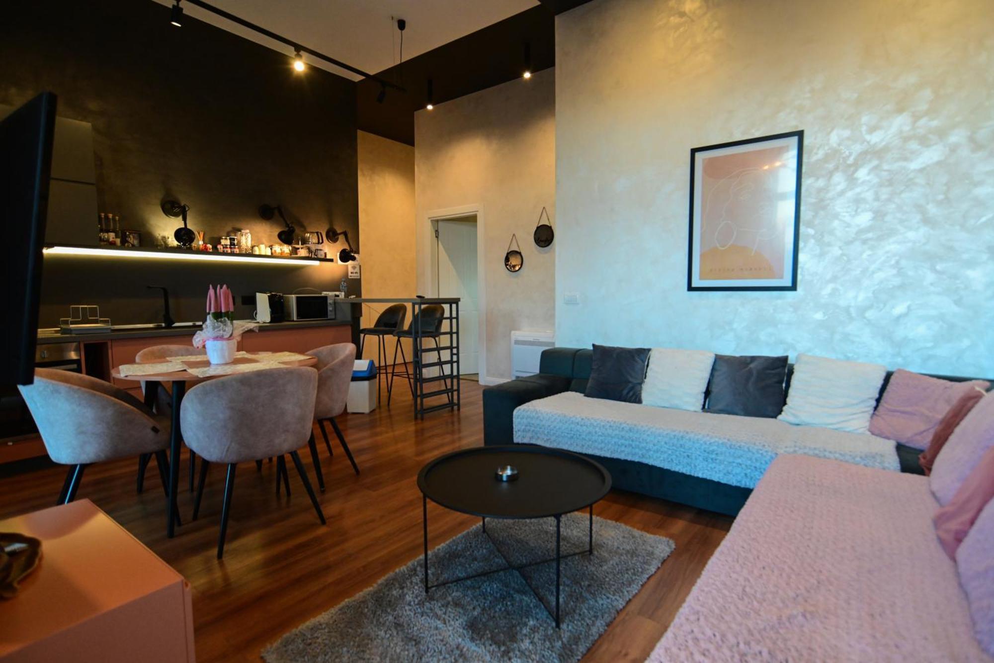 Stylish Two Bedroom House With Private Pool Tirana Rum bild
